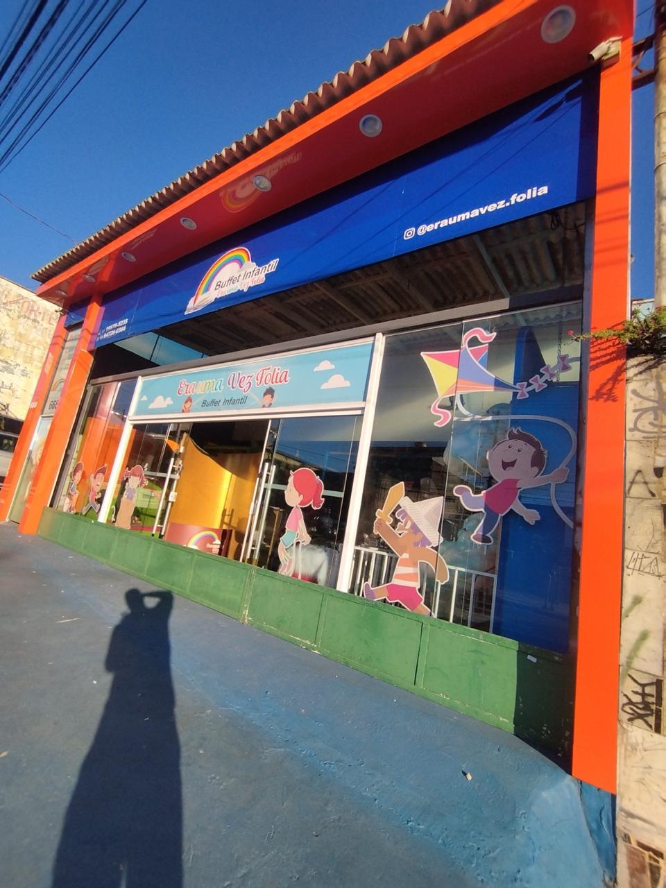 Projeto colorido de comunicação visual para comércio